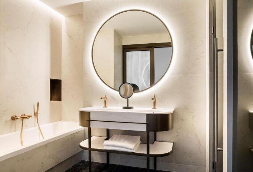 سوییت جونیور, Radisson Collection Hotel, Magdalena Plaza Sevilla