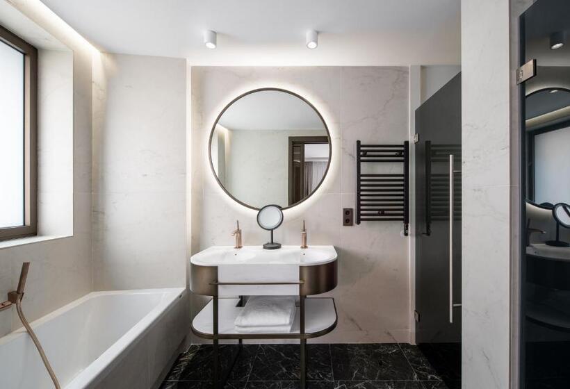 اتاق پرمیوم, Radisson Collection Hotel, Magdalena Plaza Sevilla