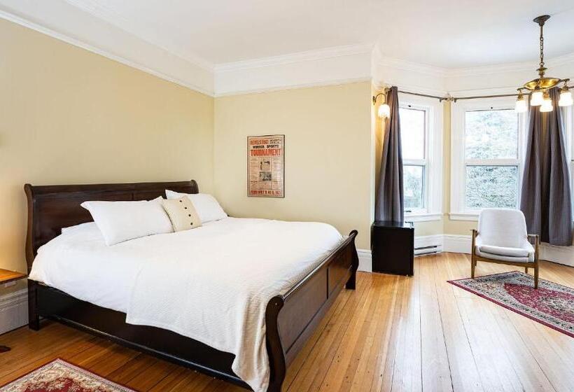 디럭스 룸 킹사이즈 침대, The Copeland