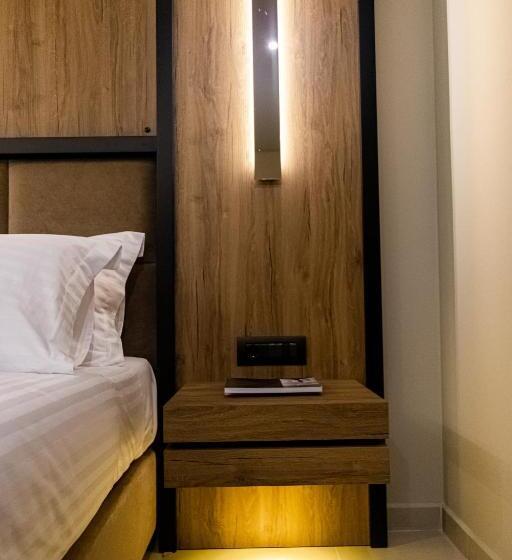 חדר משפחתי, Kraal Hotel Vlore