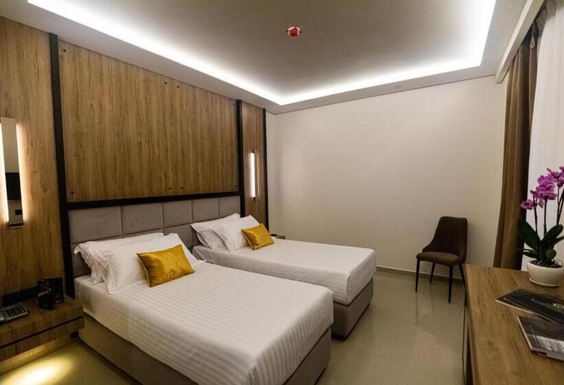 חדר משפחתי, Kraal Hotel Vlore