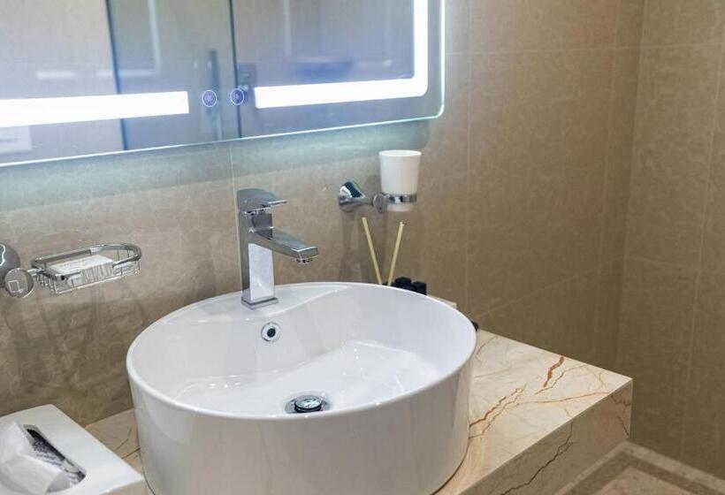 חדר דלוקס לשלושה עם נו לים, Kraal Hotel Vlore