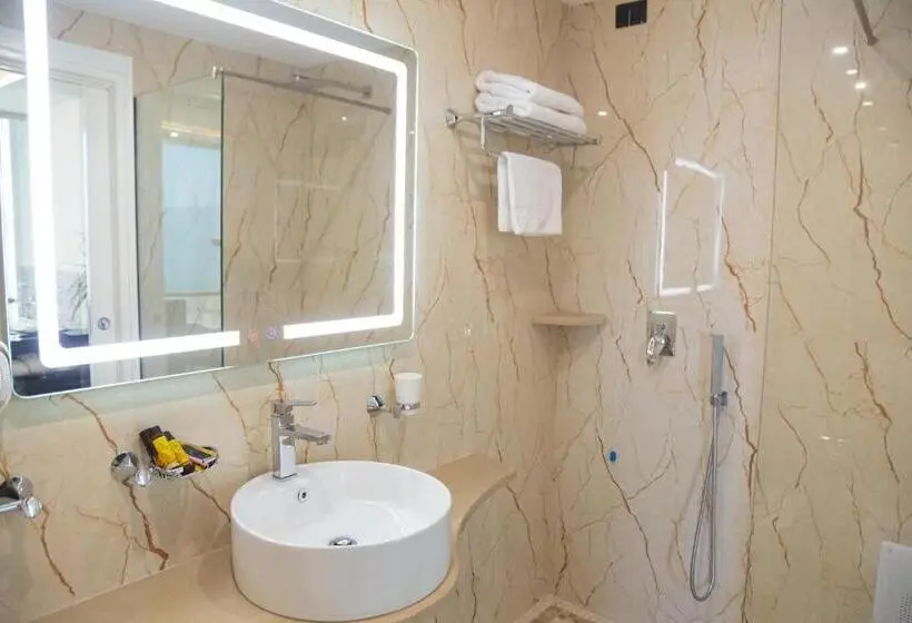 اتاق استاندارد چهار تخته, Kraal Hotel Vlore