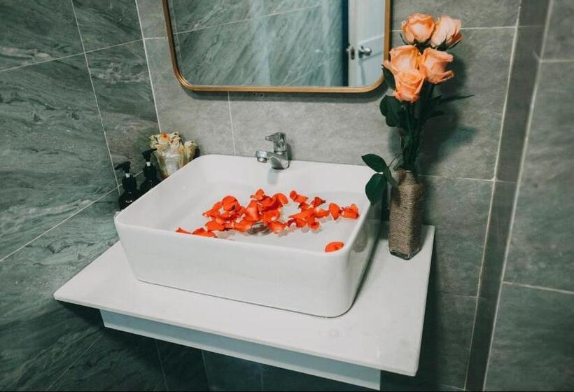 Deluxe Suite King Bed, Mis Hostel Cần Thơ