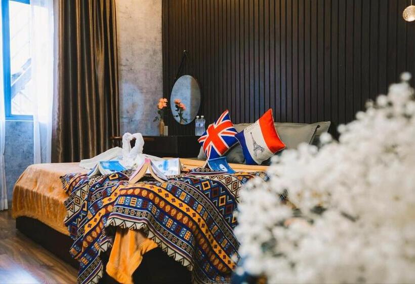 Deluxe Suite King Bed, Mis Hostel Cần Thơ