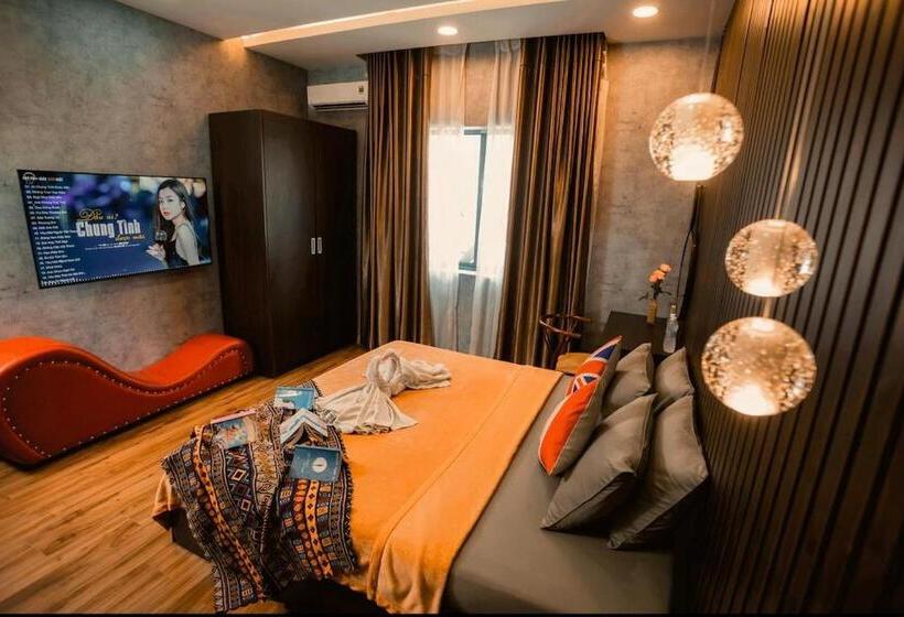 Deluxe Suite King Bed, Mis Hostel Cần Thơ