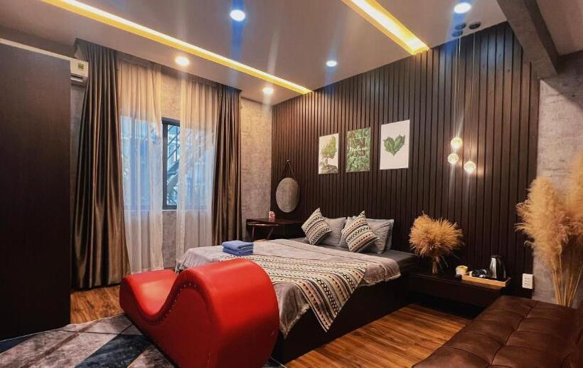 Deluxe Suite King Bed, Mis Hostel Cần Thơ