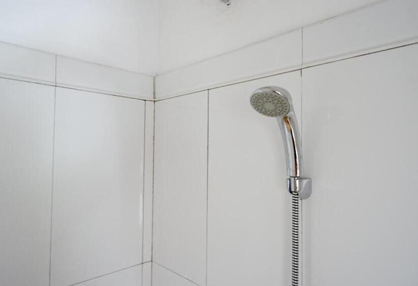 Семейный Номер, Reddoorz Syariah Near Ums Solo