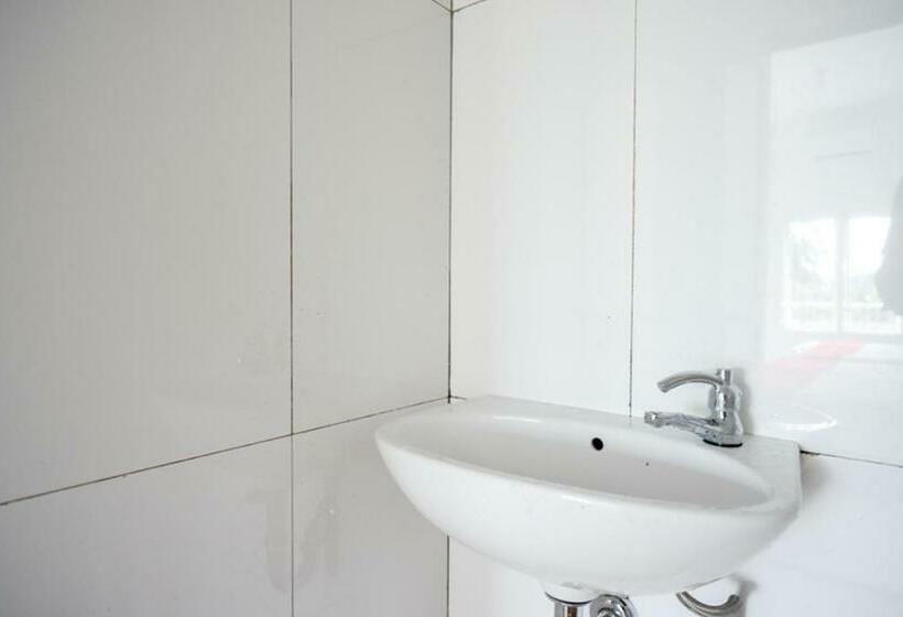 家庭间, Reddoorz Syariah Near Ums Solo