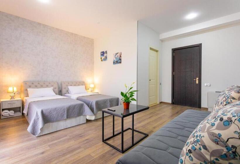 اتاق لوکس, Rustaveli