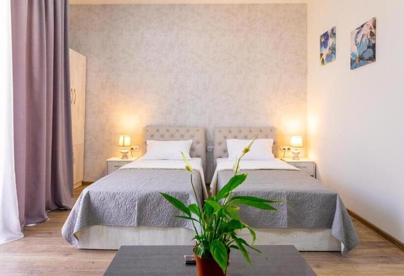 اتاق لوکس, Rustaveli