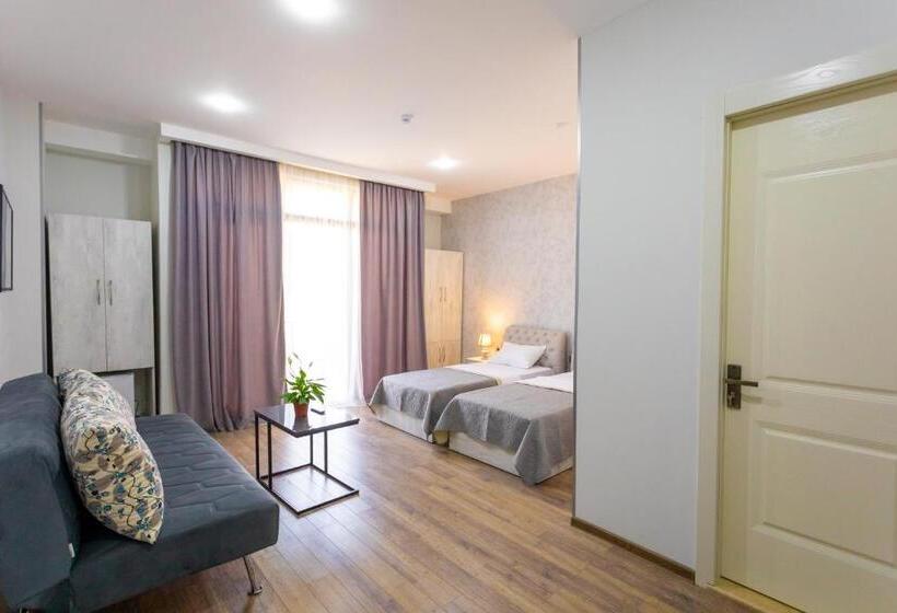 اتاق لوکس, Rustaveli