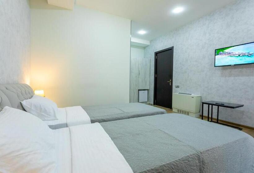 اتاق لوکس سه تخته, Rustaveli