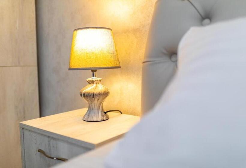 استودیو استاندارد با بالکن, Rustaveli