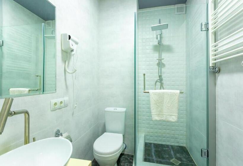 استودیو استاندارد با بالکن, Rustaveli