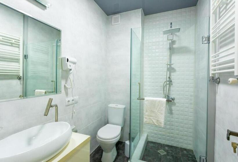 اتاق لوکس, Rustaveli