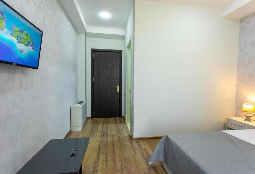 اتاق لوکس, Rustaveli