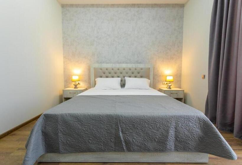 اتاق لوکس, Rustaveli