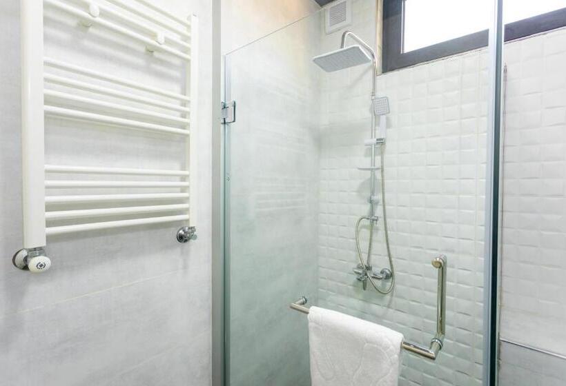 اتاق لوکس, Rustaveli