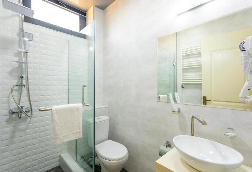 اتاق لوکس, Rustaveli