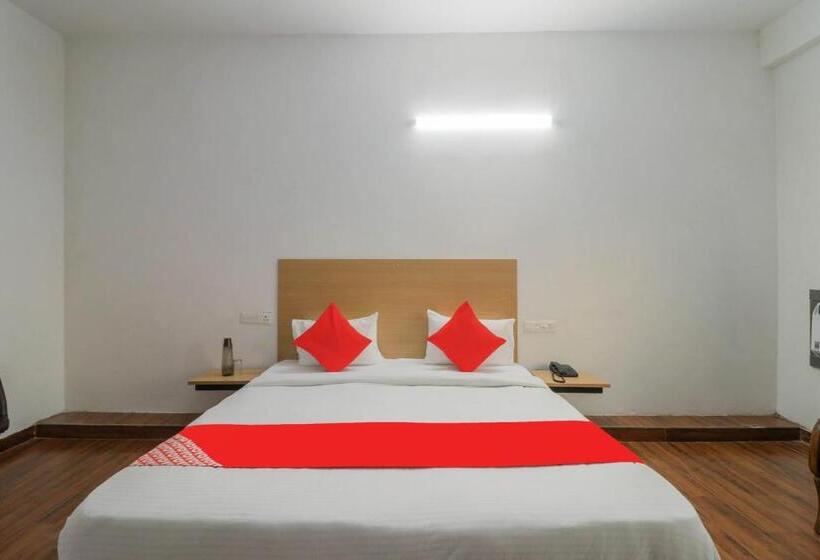 غرفة كلاسيكية ثلاثية, Townhall