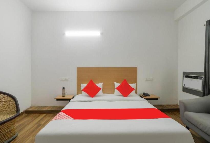 غرفة كلاسيكية ثلاثية, Townhall