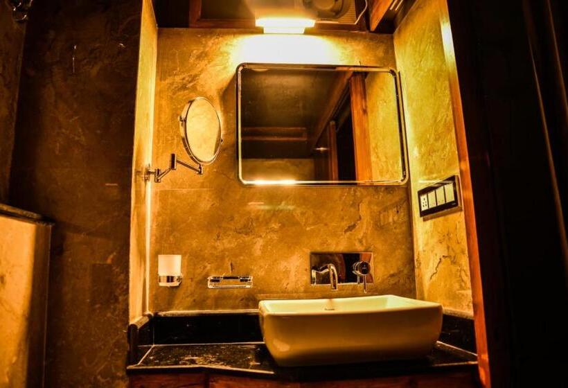 اتاق استاندارد, Banalari Pine Inn