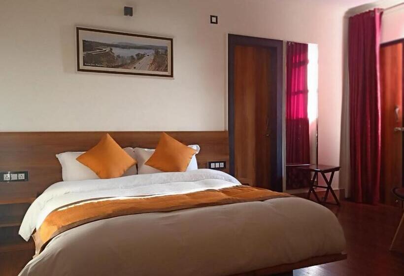اتاق لوکس با بالکن, Banalari Pine Inn
