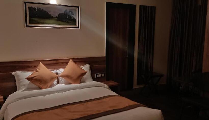 اتاق لوکس با بالکن, Banalari Pine Inn