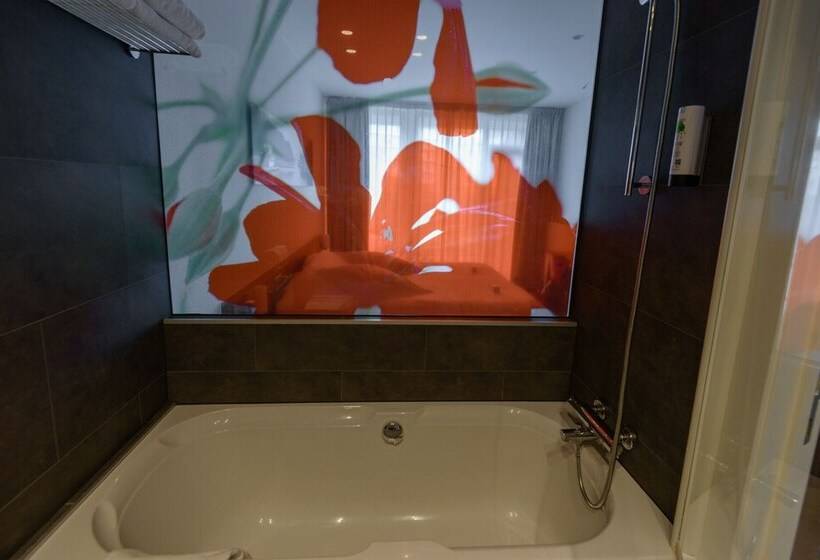 Номер Basic, Corbie Mol