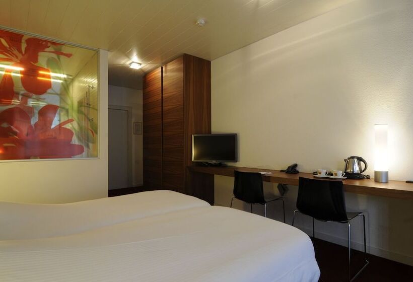 Номер Basic, Corbie Mol