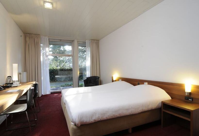 Номер Стандарт, Corbie Mol