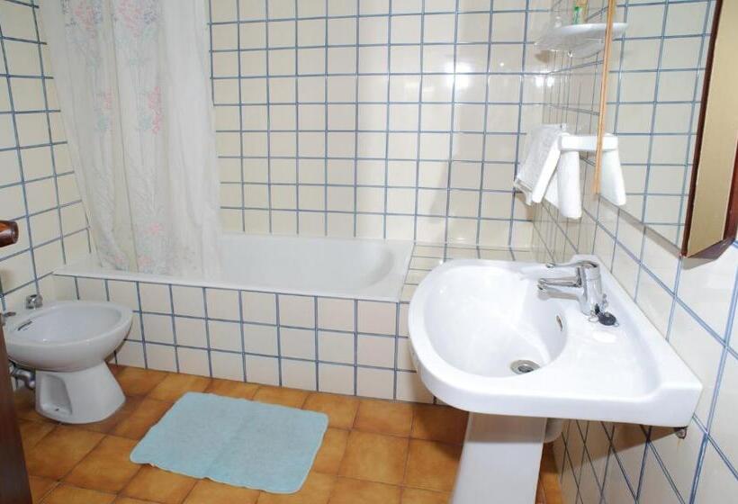 标准单人间, Hostal Montaña