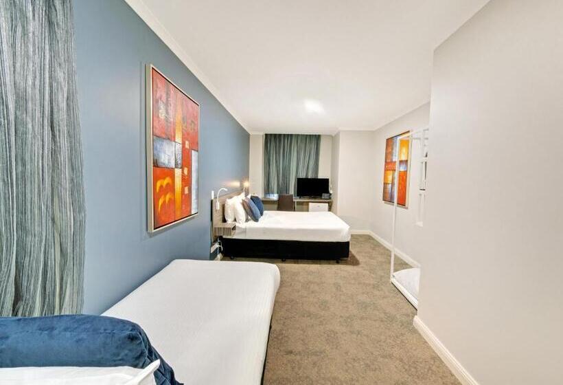 Quarto Triplo Estandar, 28