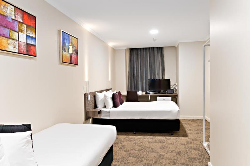 Quarto Triplo Estandar, 28