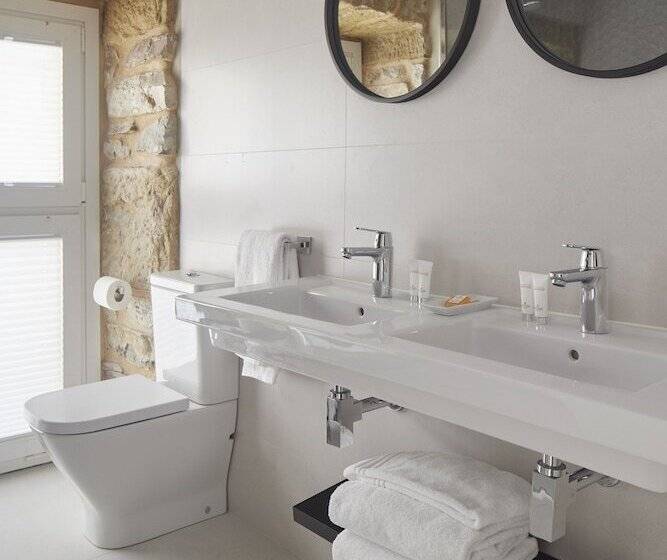 جناح جونيور, Arrizul Beach