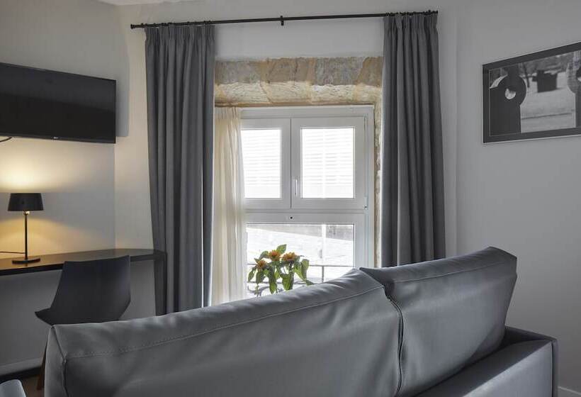 جناح جونيور, Arrizul Beach