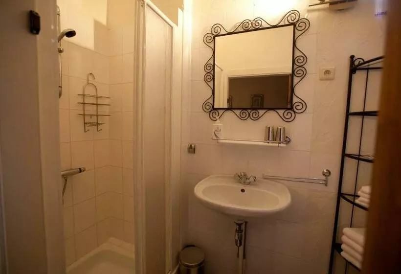 اتاق استاندارد چهار تخته, B&b Restaurant Porte De La Lienne