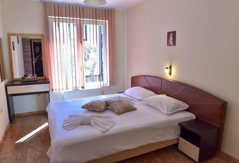 דירת חדר, Bojur & Bojurland Apartment Complex