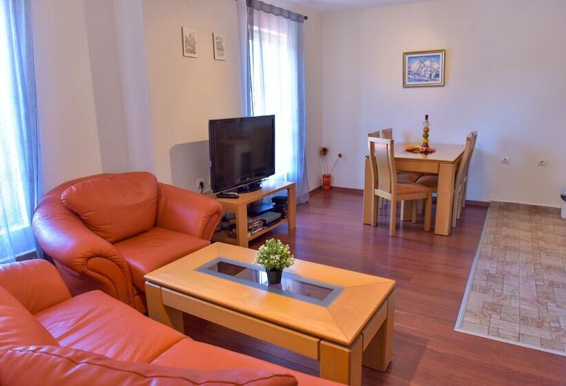 דירת שני חדרים, Bojur & Bojurland Apartment Complex