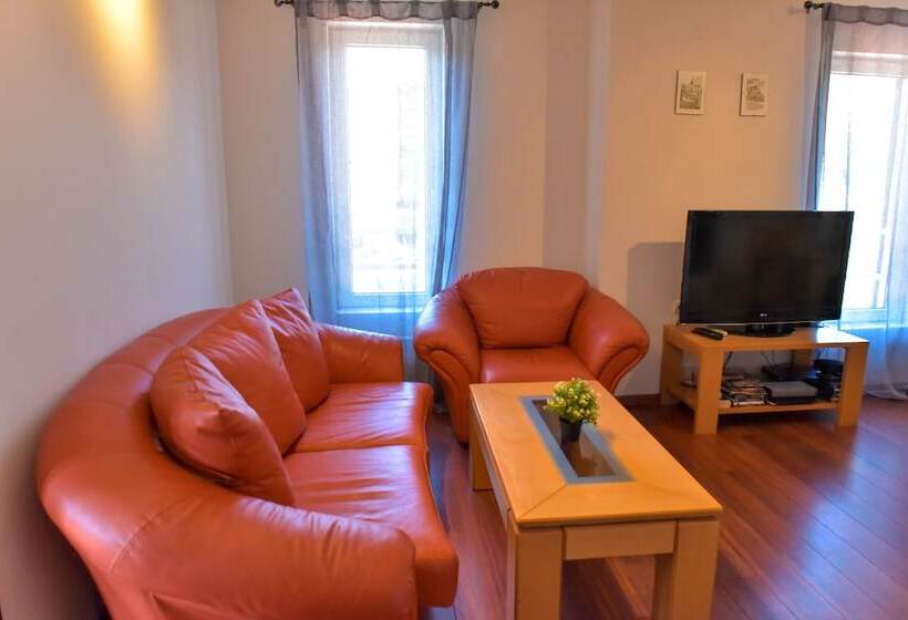 דירת שני חדרים, Bojur & Bojurland Apartment Complex