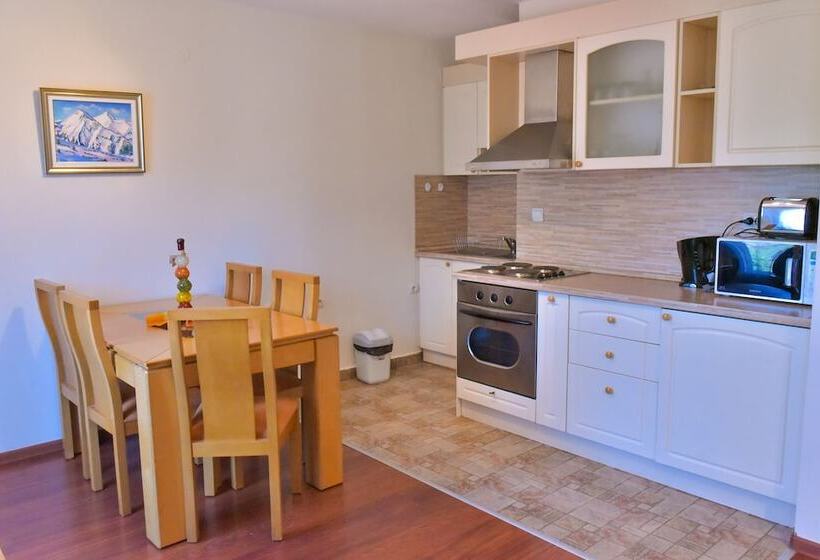 דירת שני חדרים, Bojur & Bojurland Apartment Complex