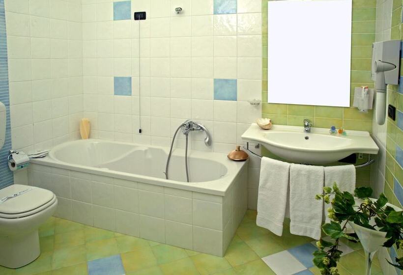 חדר סטנדרט לארבעה, Cerri