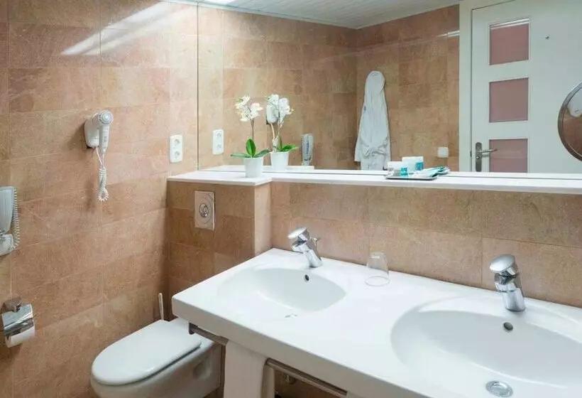 اتاق استاندارد سه نفره, Clipper & Villas