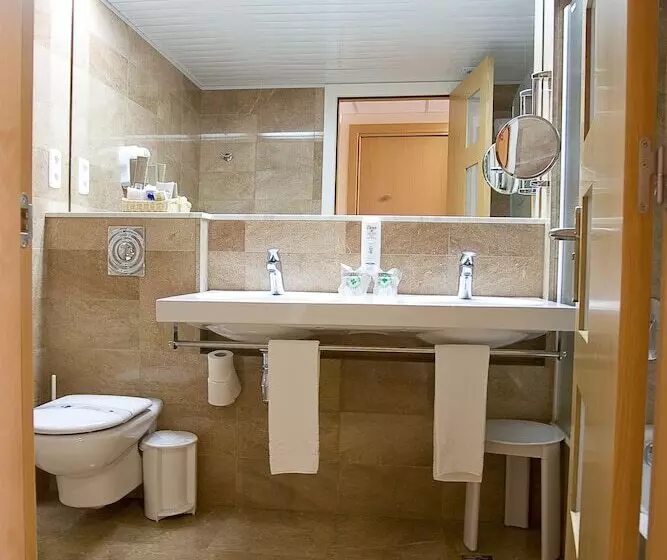 اتاق استاندارد سه نفره, Clipper & Villas