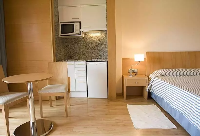 اتاق استاندارد سه نفره, Clipper & Villas