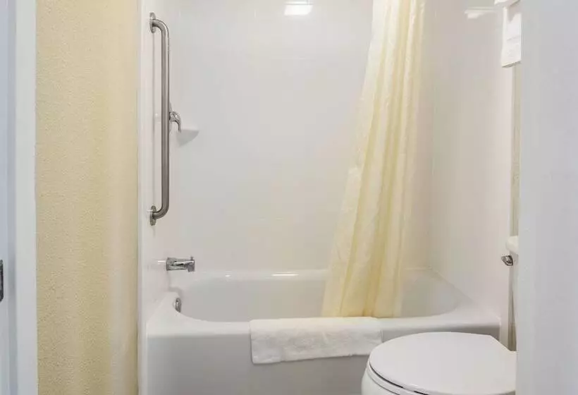 ２ダブルベッドのスタンダードルーム, Econo Lodge Freeport  Brunswick Area
