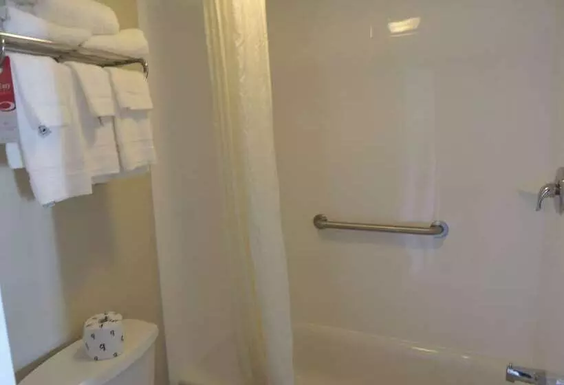 ２ダブルベッドのスタンダードルーム, Econo Lodge Freeport  Brunswick Area