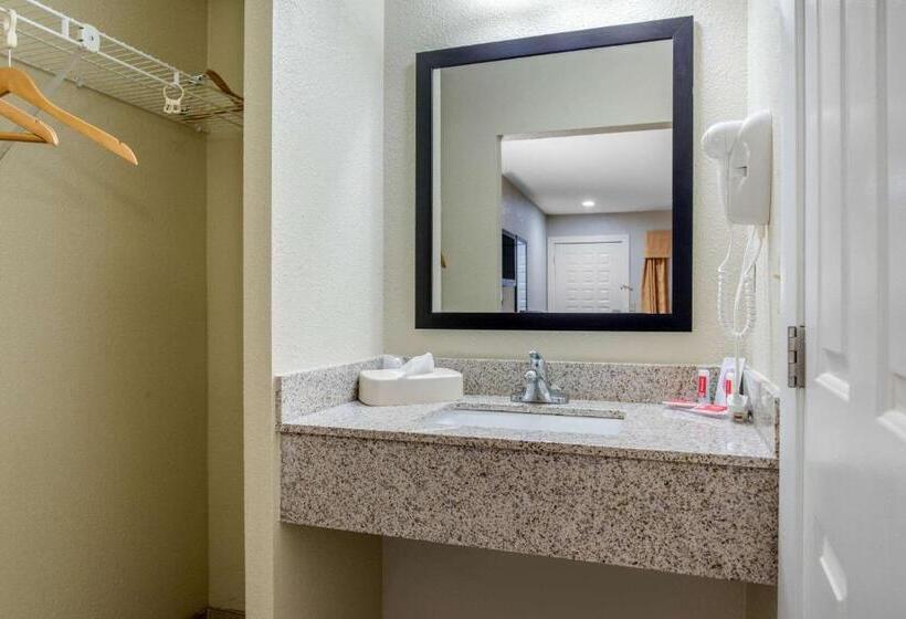Номер Стандарт 2 Двуспальные Кровати, Econo Lodge Freeport  Brunswick Area