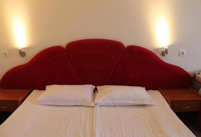 标准三人间, Elegant